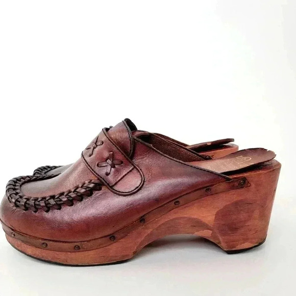 Vintage 70s Wooden Platform Clog Sandals - 6 - Picture 5 of 13